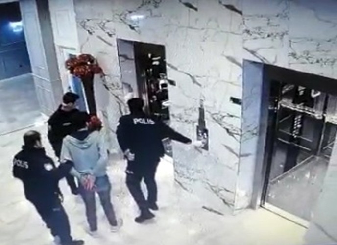 Rambo bıçağıyla önce arkadaşını sonra kendini bıçakladı: 2 ölü 