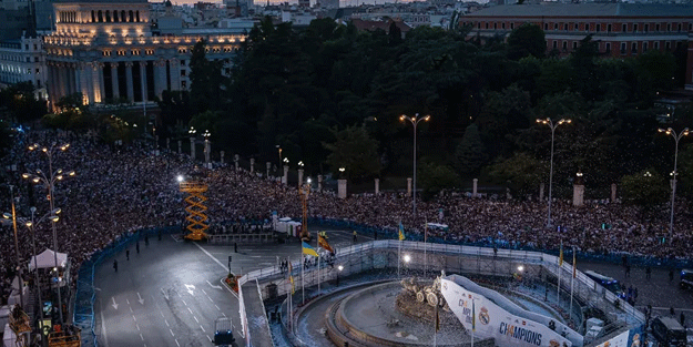 Real Madrid, Devler Ligi zaferini doya doya kutladı