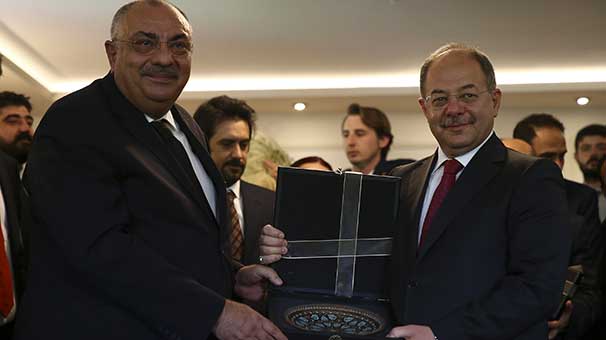 Recep Akdağ görevi Türkeş'ten devraldı