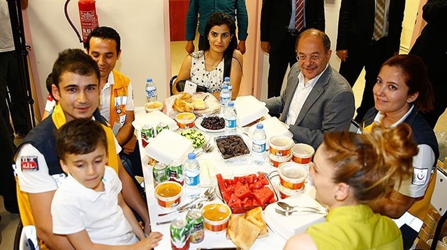 Recep Akdağ'dan sürpriz ziyaret