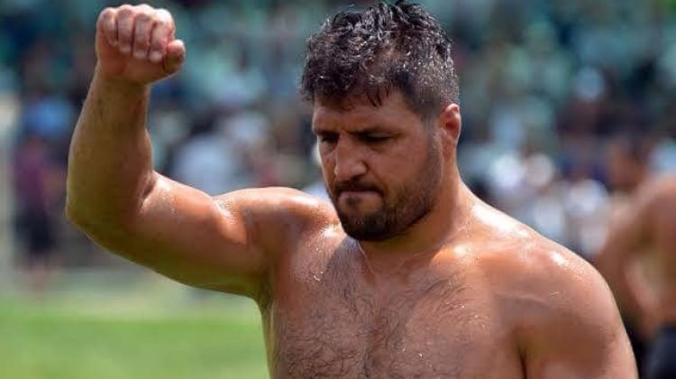 Recep Kara'nın gözü altın kemerde