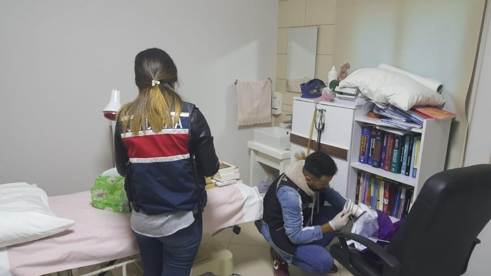 Reçete operasyonunda 11 zanlı adliyede 