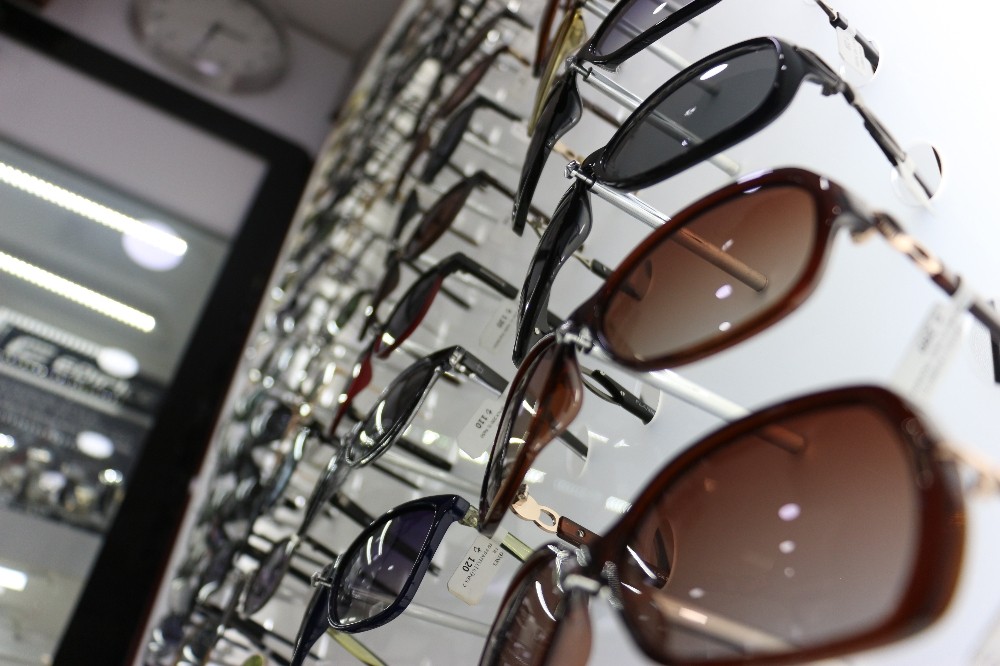 Reçetesiz alınan güneş gözlüklerindeki büyük risk 