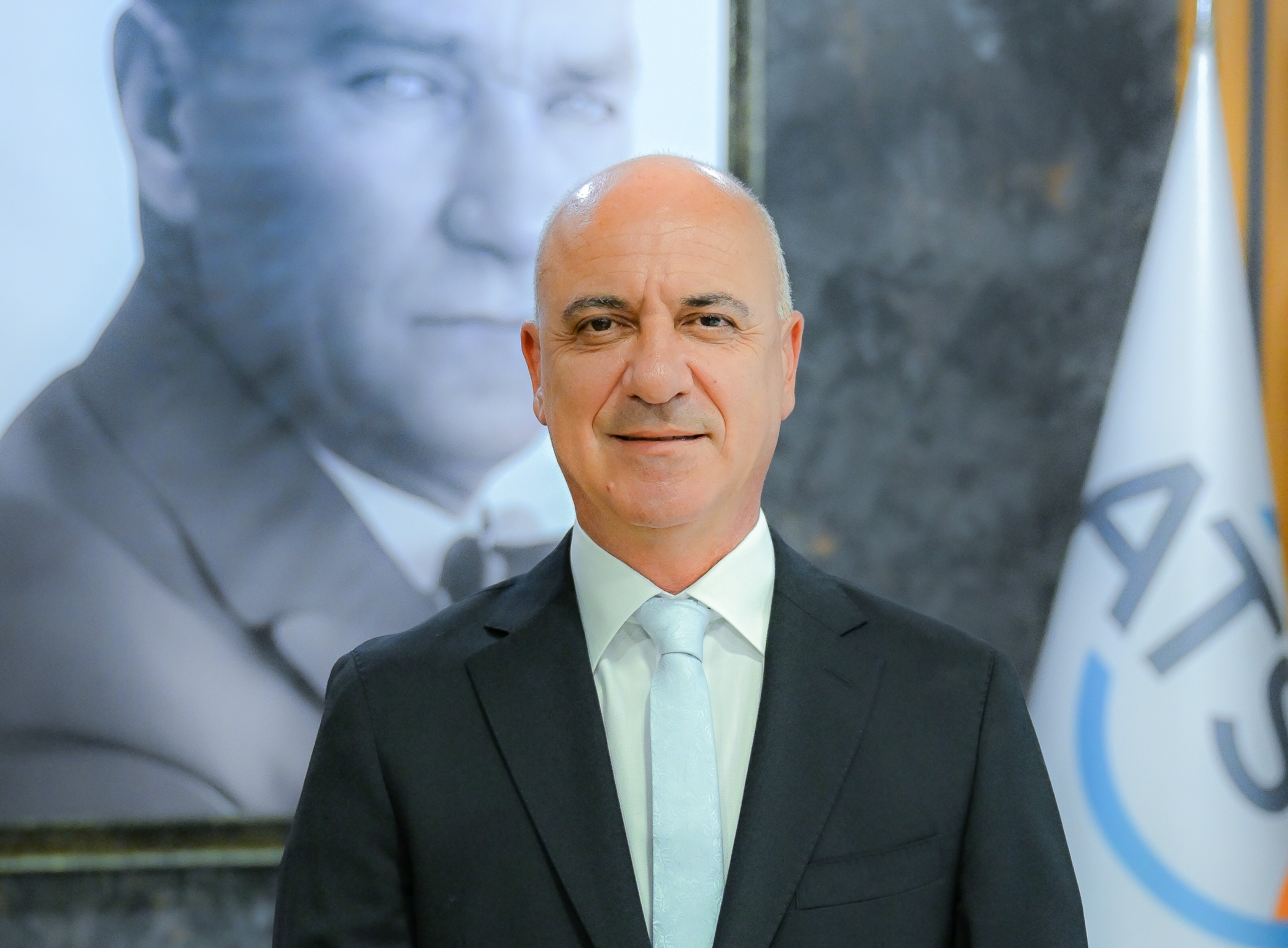 "Reeskont kredilerinde finansman maliyetinin 15 puan düşürülmesi üretici ve ihracatçı için büyük kazanç"
