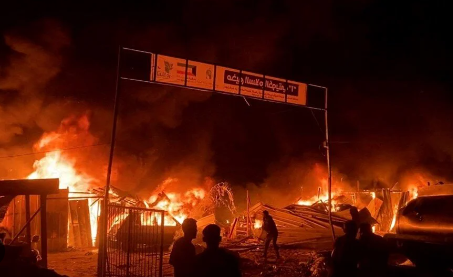 Refah katliamından korkunç görüntüler! Refah ateşler içinde, yüzlerce masumun yanarak şehit olduğu konuşuluyor