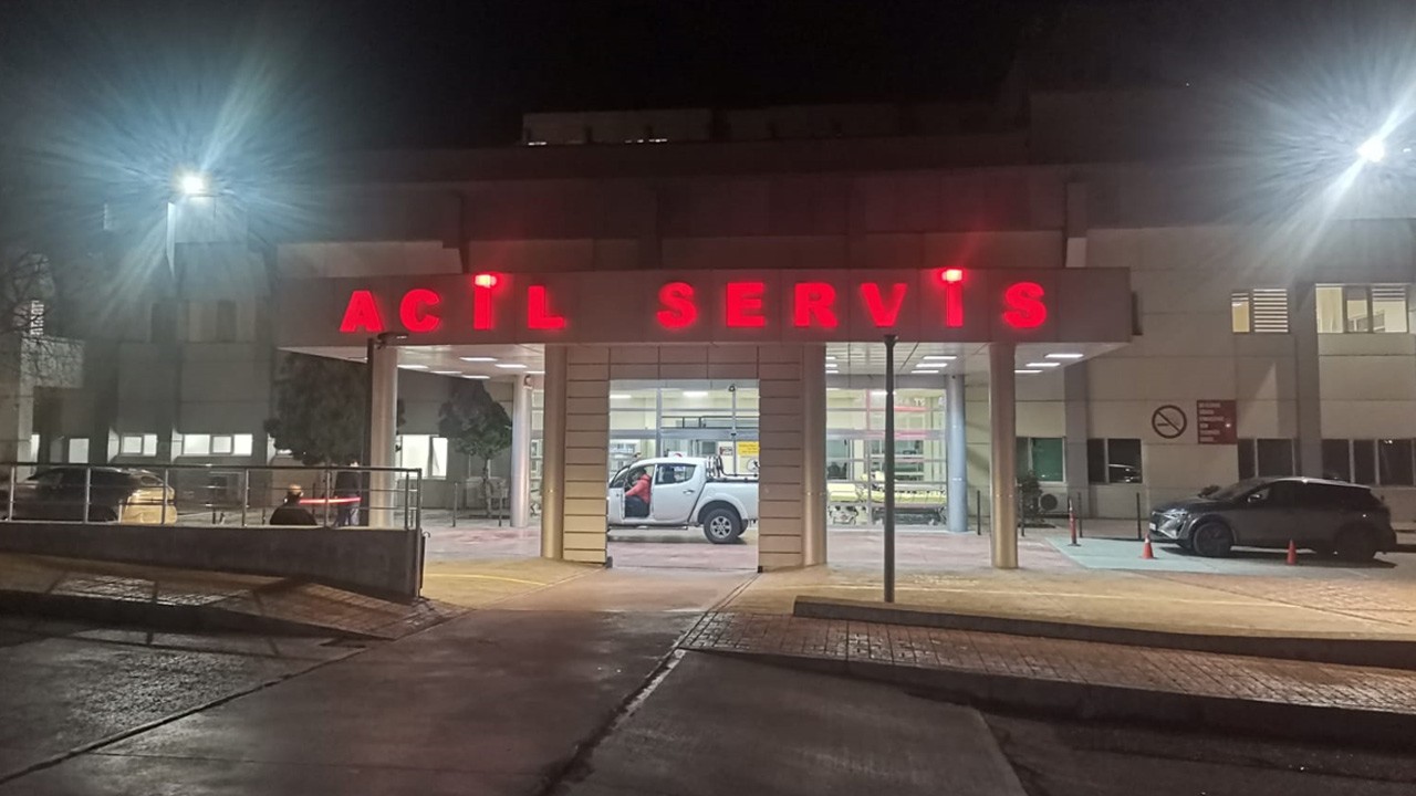 Refakat ettiği hastayı, boynundan bıçakladı