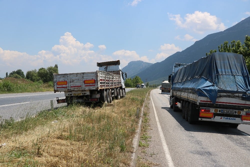 Refüje çıkan tır 200 metre sürüklendi 