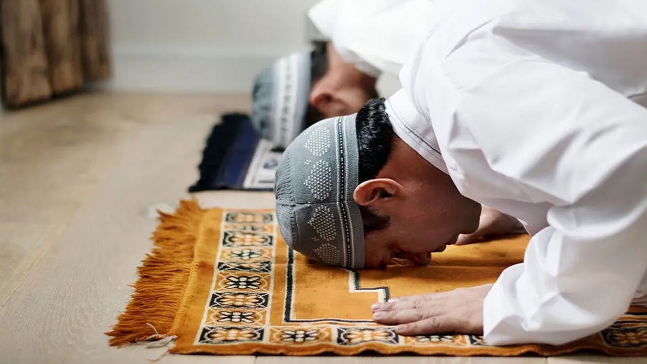 Regaip Kandili namazı nasıl kılınır? 12 rekat Regaip Kandili namazı kılınışı