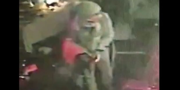 Reina katliamcısına tekme atan o kişi konuştu!