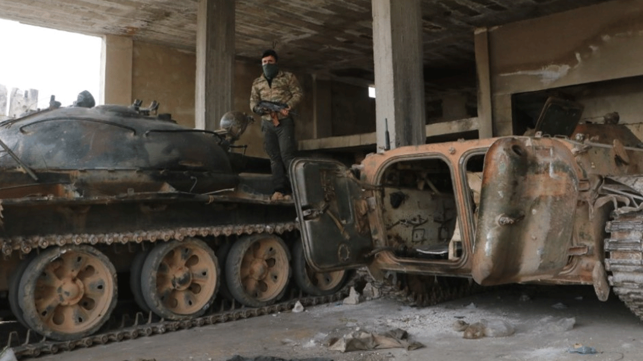 Rejim arkasına bakmadan kaçmıştı! İşte Hama'dan ilk görüntüler!