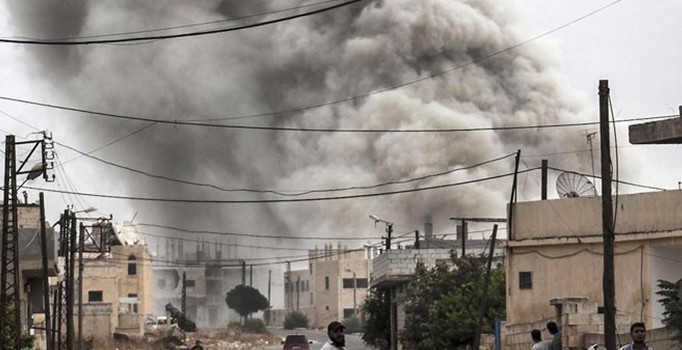 Rejim güçleri Halep'e 'klor gazı' içerikli varil bombasıyla saldırdı