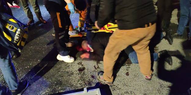 Reklam panosu üzerine devrilen adam ağır yaralandı!