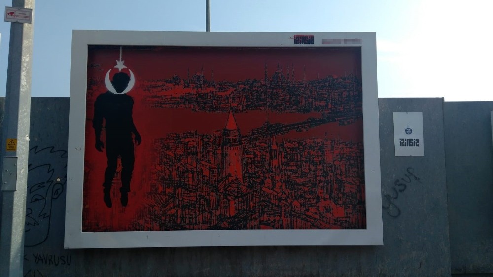 Reklam panosundaki figürle ilgili biri İngiltere vatandaşı 6 kişi gözaltında 