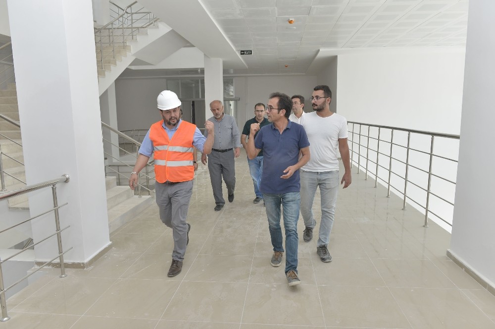 Rektör Akgül, inşaat alanlarında incelemelerde bulundu 