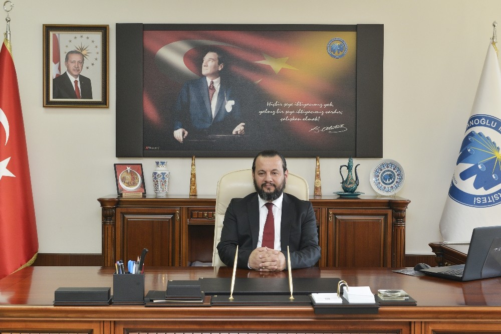 Rektör Akgül: “Kadınlar ülkemizin kalkınıp gelişmesinde önemli bir katkıya sahiptir” 