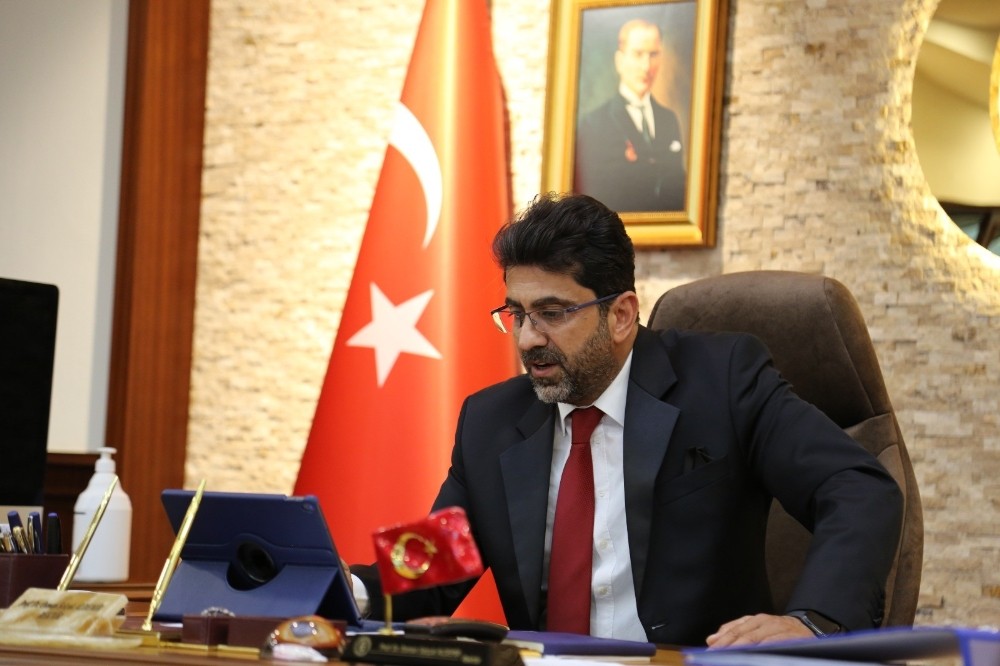 Rektör Aldemir, mağdur aile ile video konferansta görüştü 
