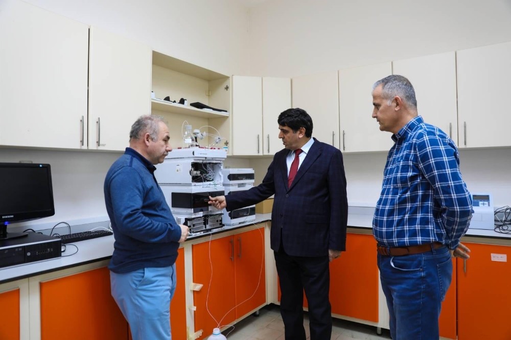 Rektör Alma, Gıda ve Mikrobiyoloji Laboratuvarlarına Covid-19’a karşı Ar-Ge çalışması talimatı verdi 