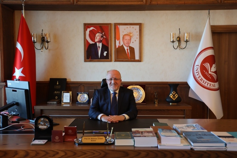 Rektör Aydın: “Mehmet Akif Ersoy milletimiz için bir moral ve cesaret kaynağı olmuştur” 