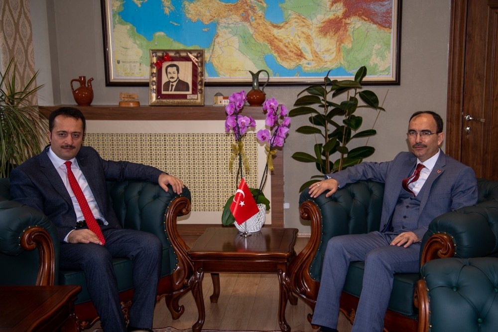Rektör Beydemir, Vali Şentürk’ü ziyaret etti 