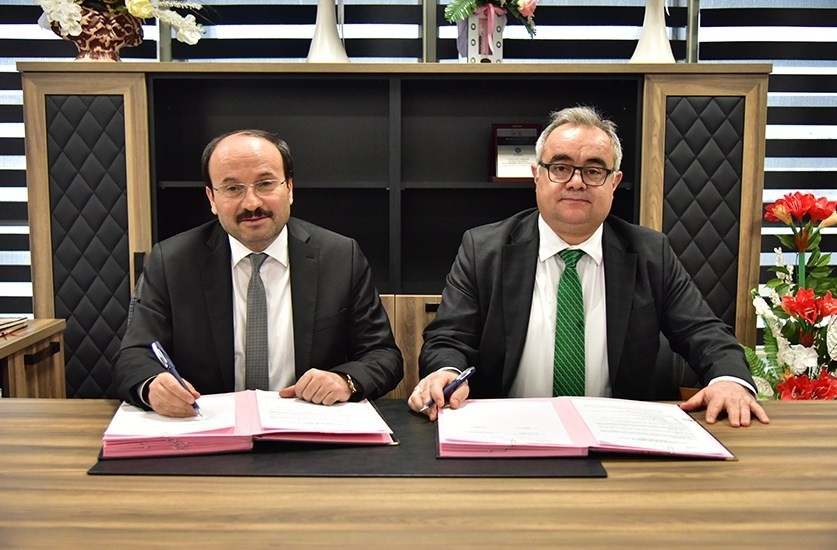 Rektör Çakmak Mucitpark’ı gezdirdi 