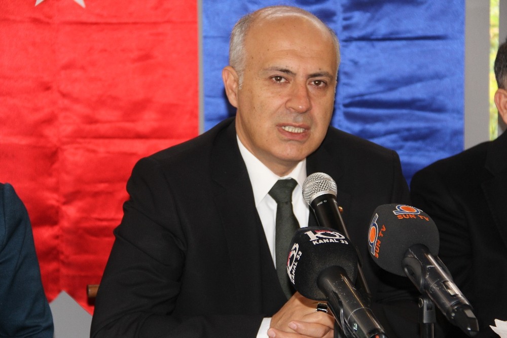 Rektör Çamsarı: “Biz güçlü olmazsak, etrafımıza kuzgunlar, leş yiyiciler birikecek” 