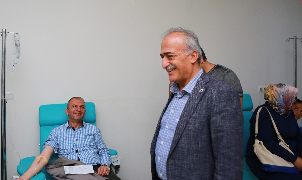 Rektör Çomaklı, Araştırma Hastanesi’nde incelemede bulundu, hastaları ziyaret etti 