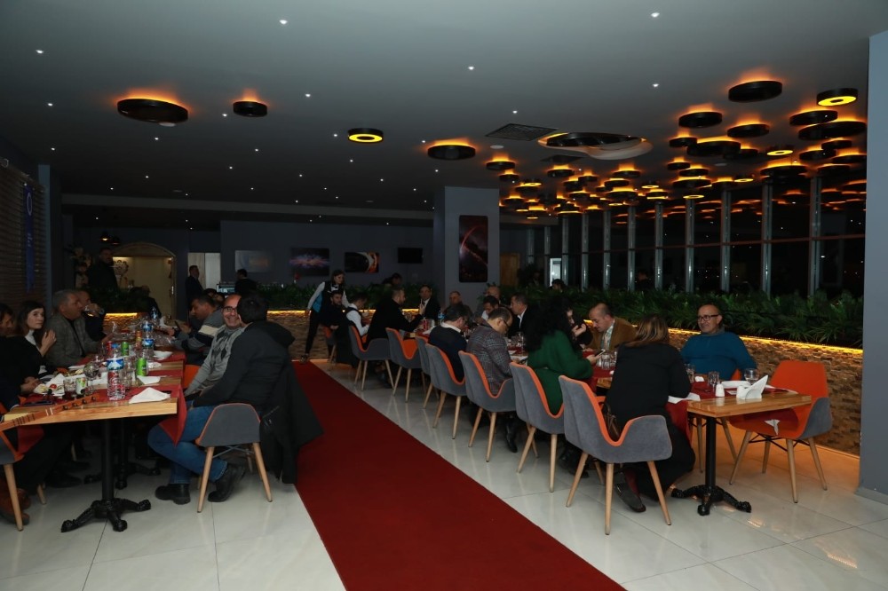 Rektör Çomaklı, gazetecilerle yemekte buluştu 