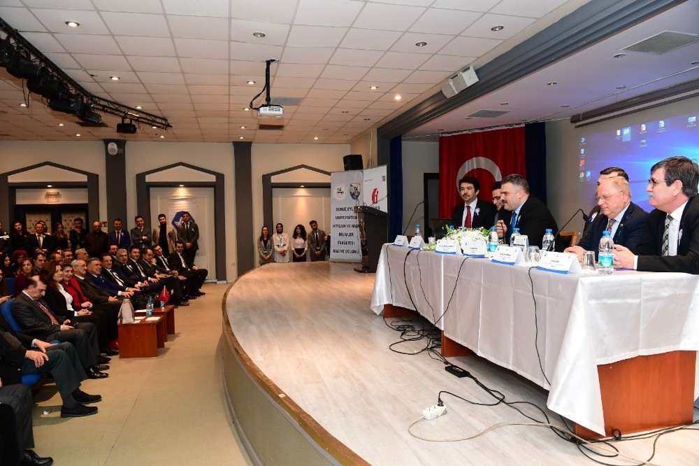 Rektör Çomaklı, mezun olduğu üniversitede düzenlenen panelin oturum başkanlığını yaptı 