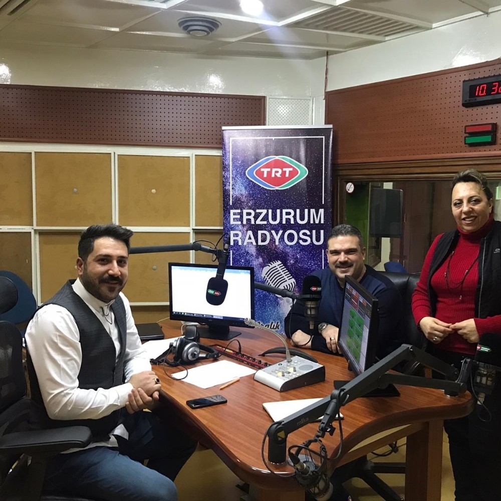 Rektör Çomaklı TRT Erzurum Radyosunun canlı yayın konuğu oldu 