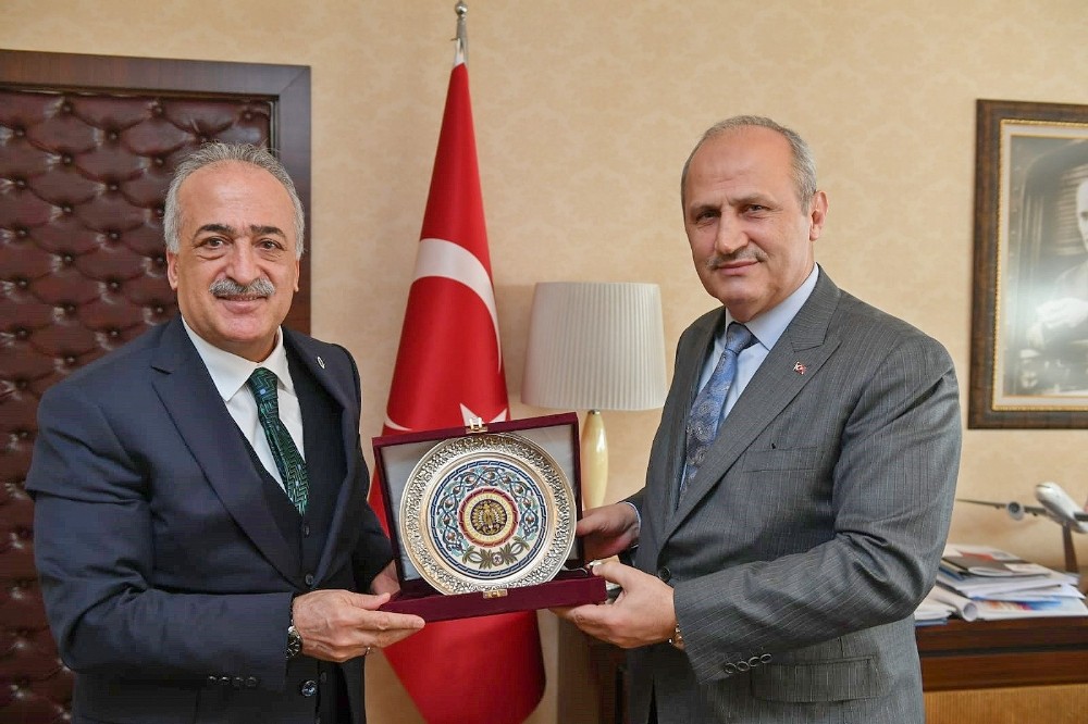 Rektör Çomaklı, Ulaştırma ve Altyapı Bakanı Turhan ile bir araya geldi 
