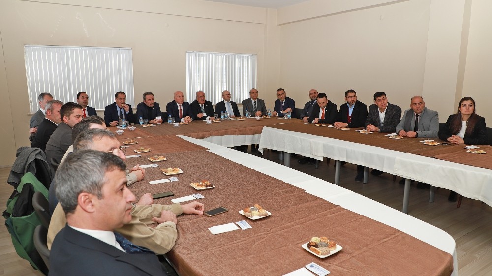 Rektör Çomaklı ve Başkan Sekmen sığırcılık biriminde incelemelerde bulundu 
