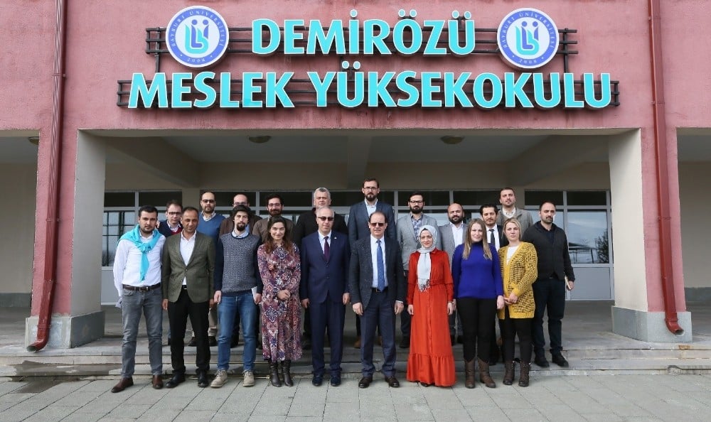 Rektör Coşkun Demirözü’nde öğrencilerle bir araya geldi 