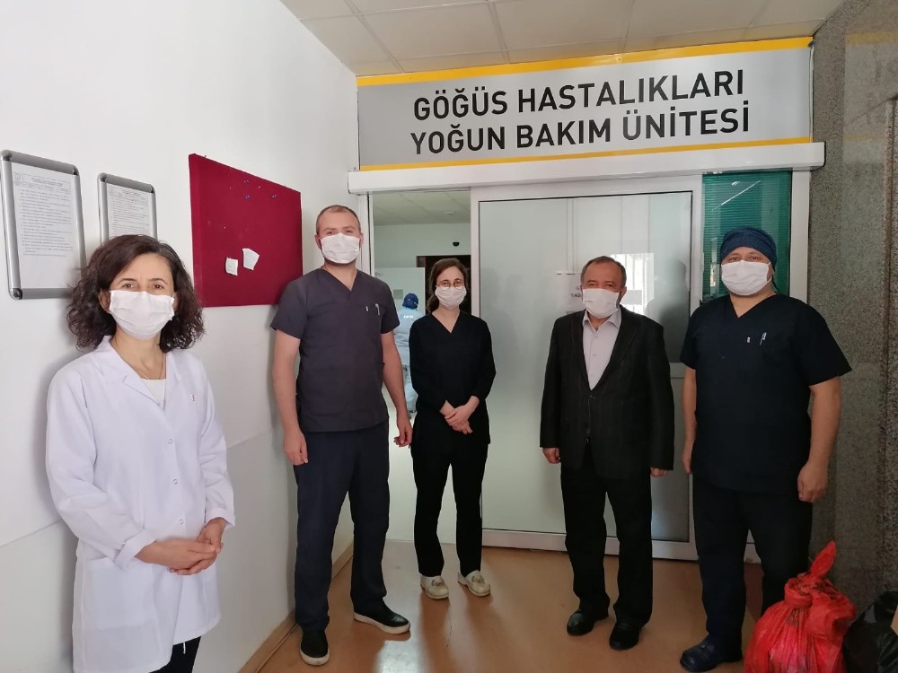 Rektör Çufalı, bayramda hastaneyi ziyaret etti 