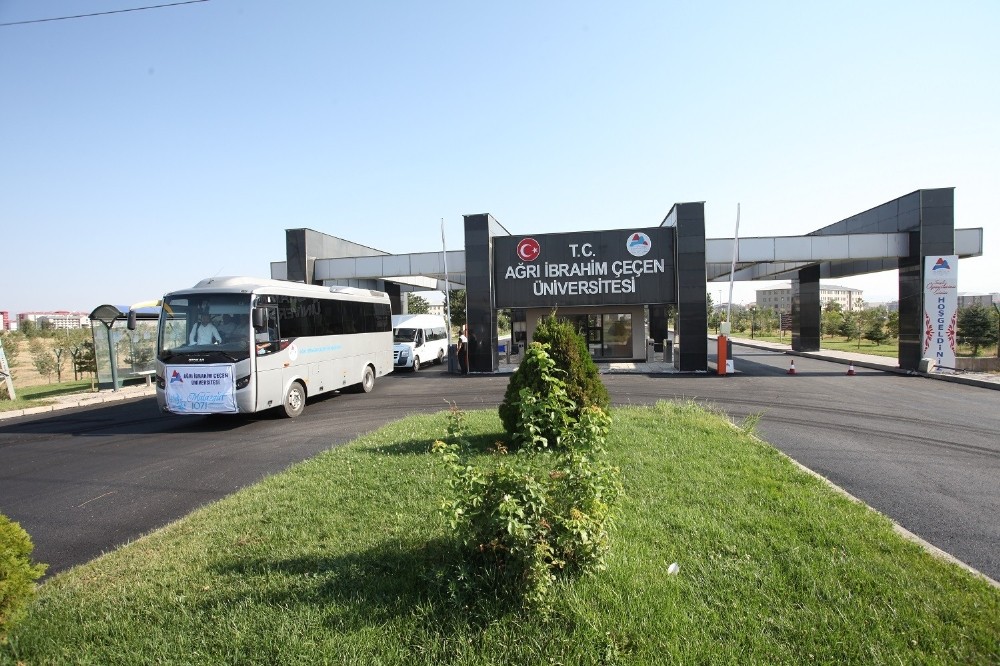 Rektör Karabulut ve Akademisyenler 1071 Malazgirt Zaferi kutlamaları’na katıldı 