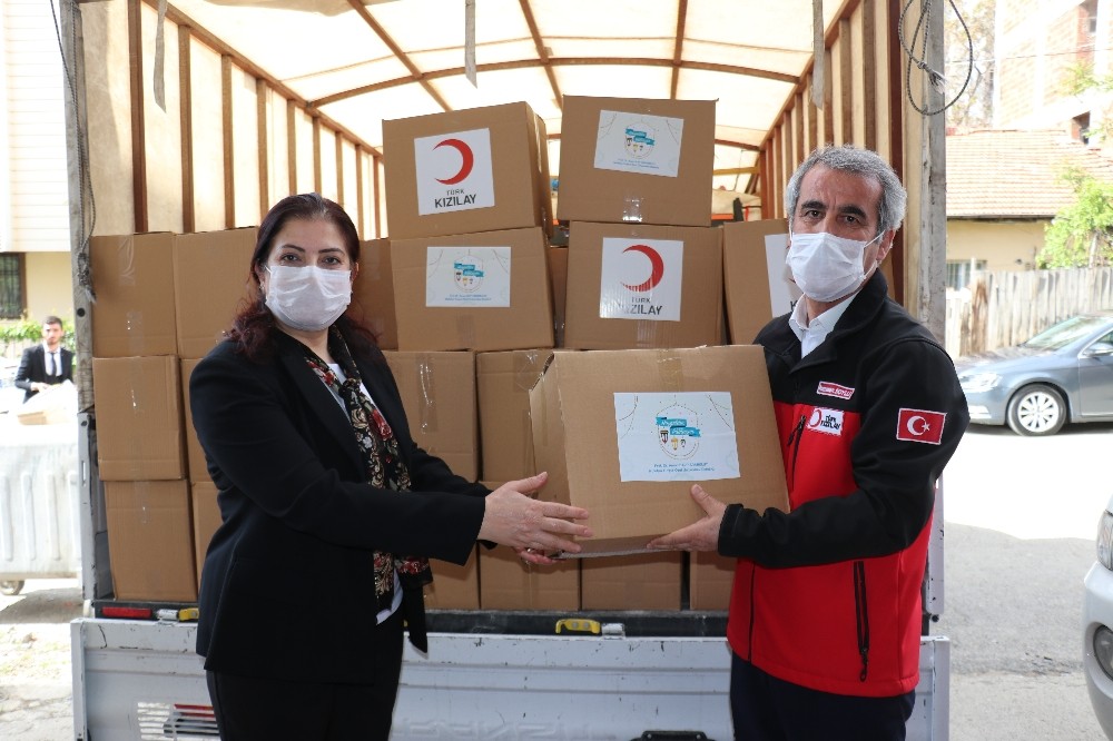 Rektör Karabulut’tan Kızılay’a bağış 