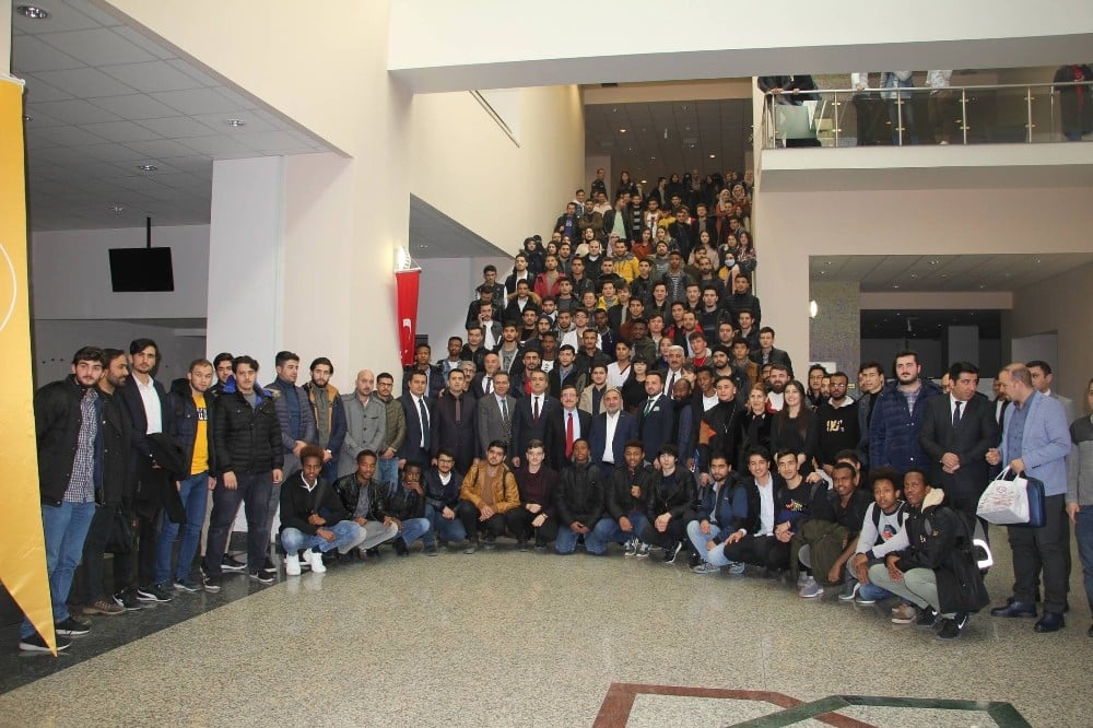 Rektör Kızılay, uluslararası öğrencilerle buluştu 