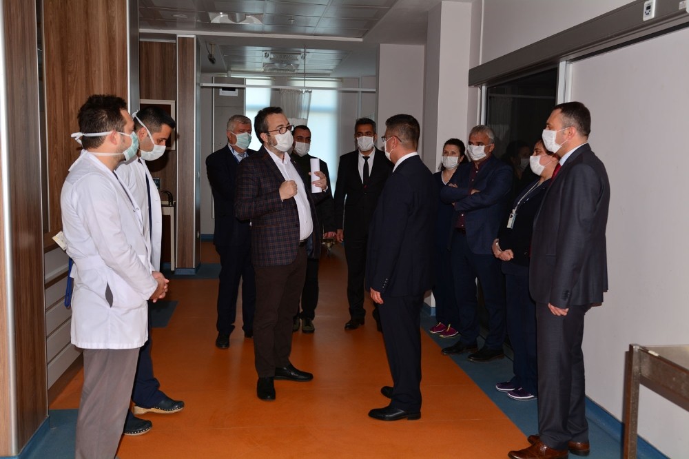 Rektör Kuş Üniversite Hastanesini inceledi 