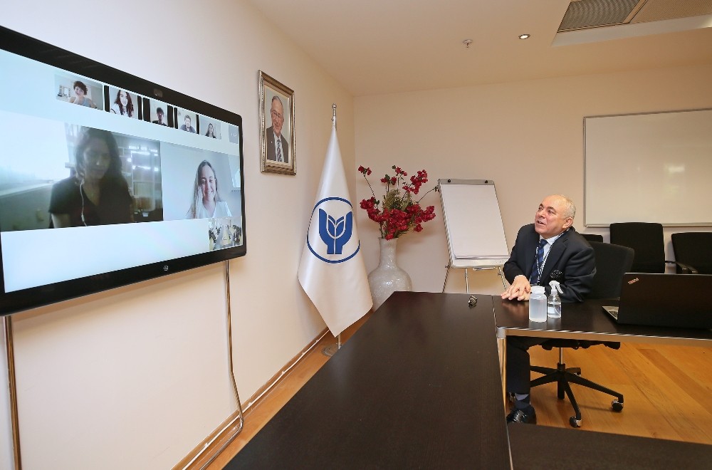 Rektör, öğrencileri ile çevrimiçi platformda buluştu 