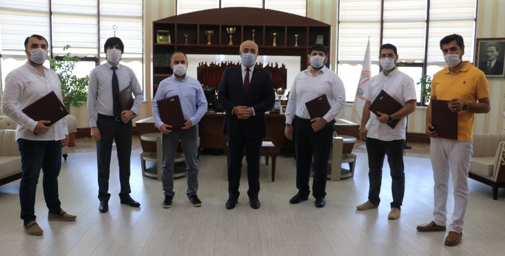 Rektör Polat’tan çalışkan personellere teşekkür belgesi 