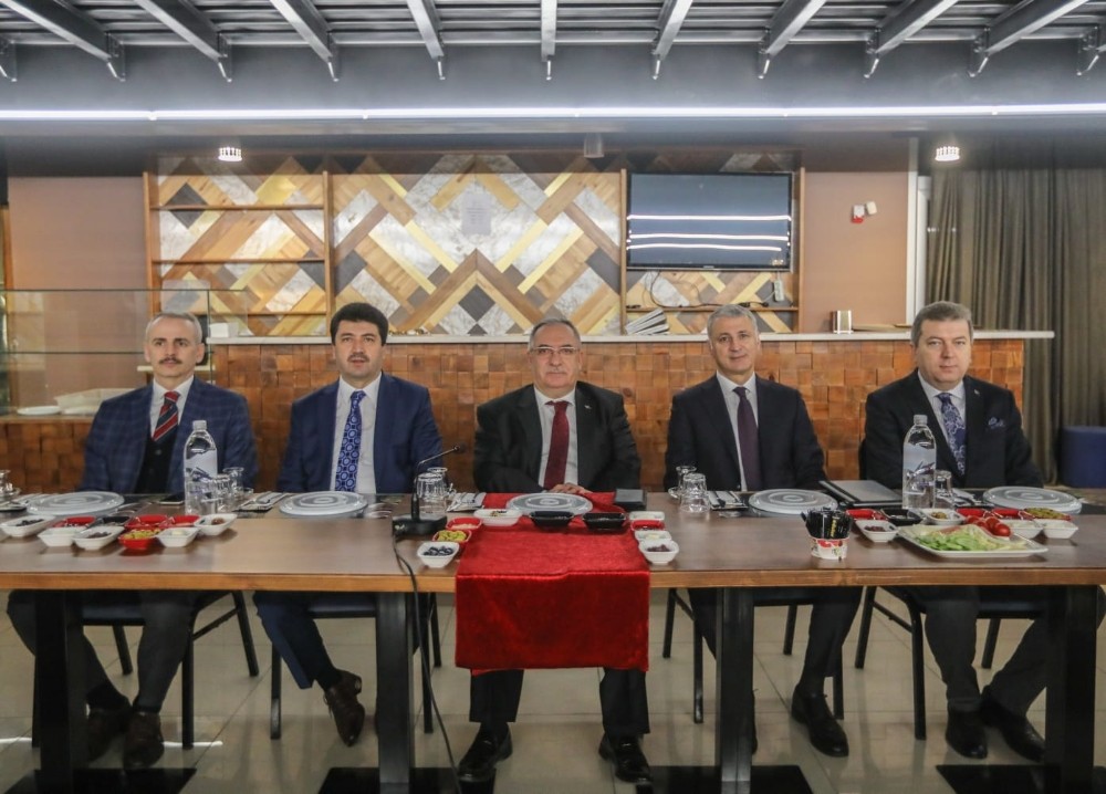 Rektör Sarıbıyık, İl Ekonomik Toplantısı’na katıldı 