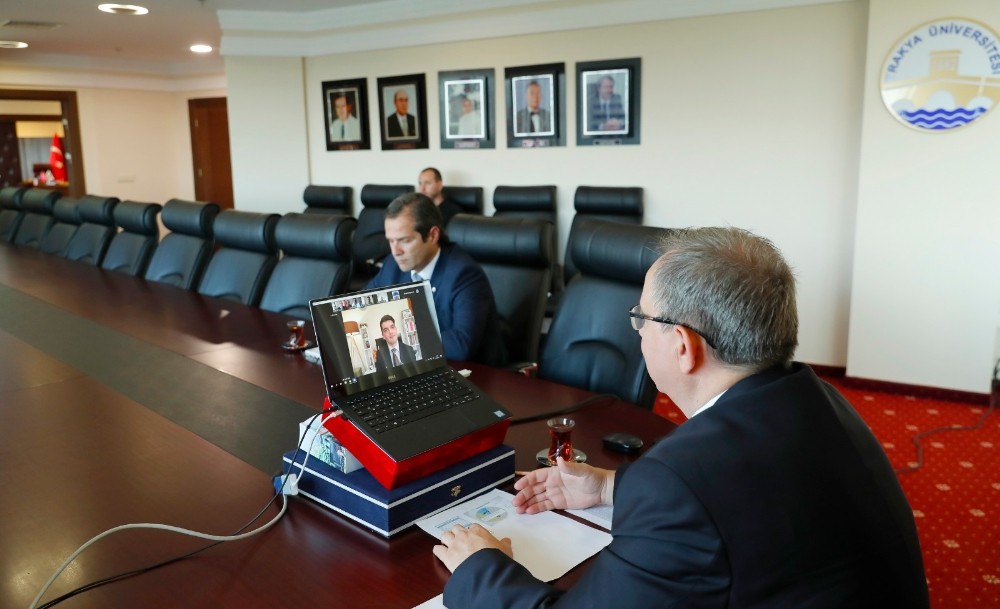 Rektör Tabakoğlu, Kuzey Makedonyalı öğrencilerle dijital ortamda buluştu 