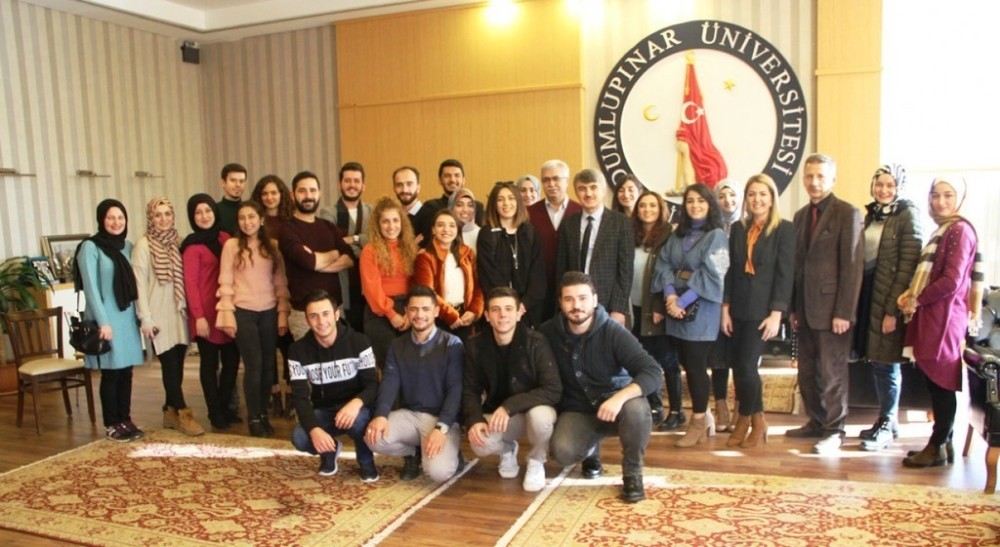 Rektör Uysal, ‘Düğünümüz var Kütahya’ tiyatro ekibini kabul etti 