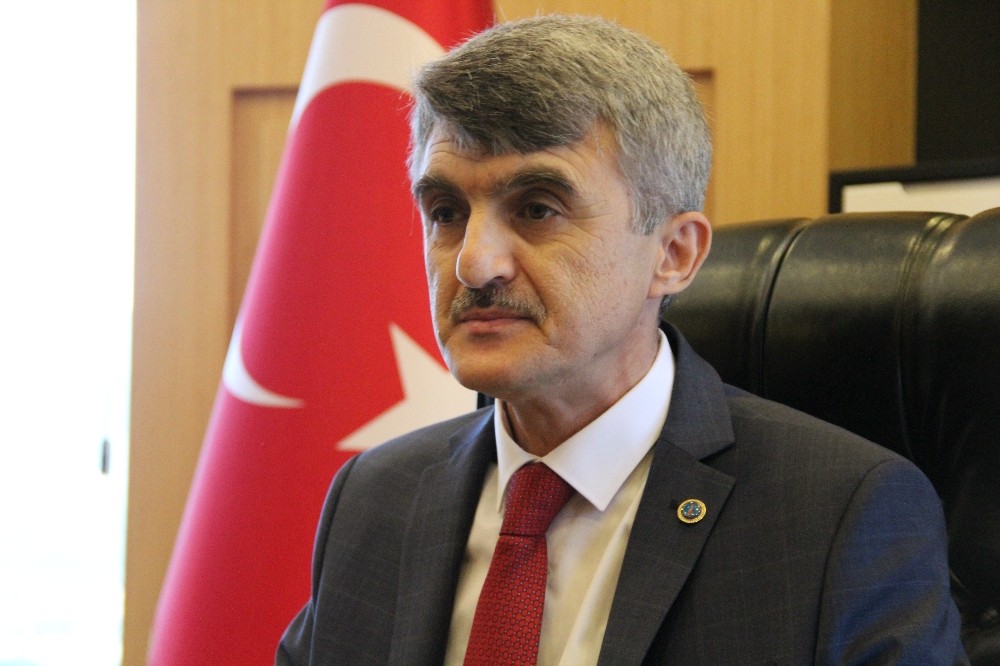 Rektör Uysal’dan ’Milli Dayanışma Kampanyası’na bir maaşla destek 