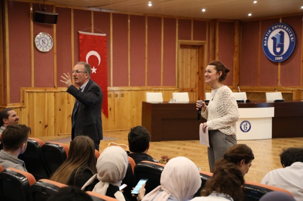 Rektör Uzun, projeleriyle değer katan öğrencilerle buluştu 
