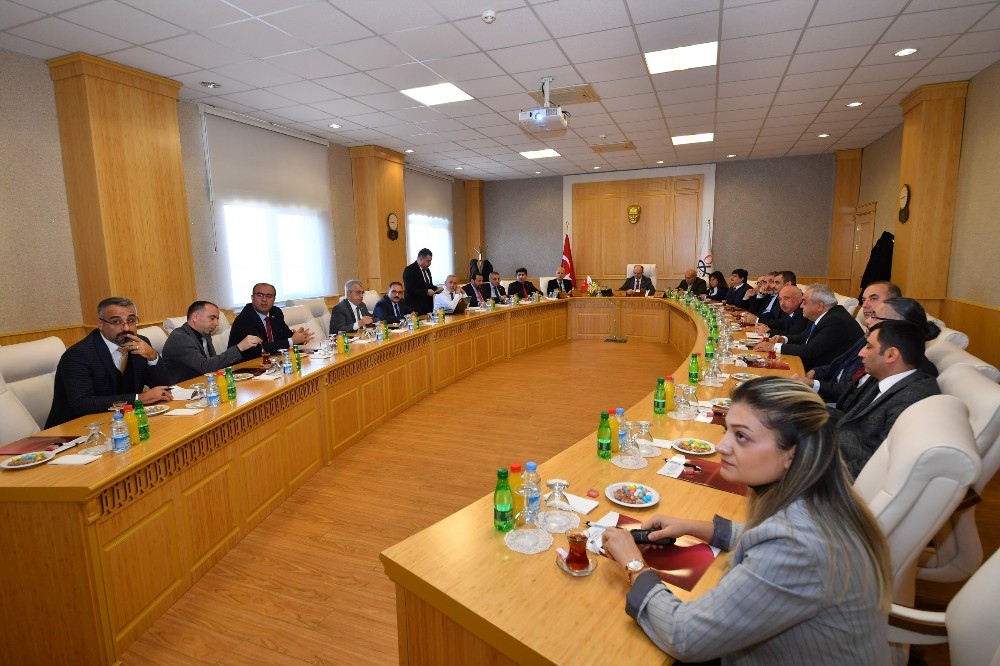 Rektör Yardım, Doğu Akdeniz ve Enerji Stratejileri Konferansına katıldı 