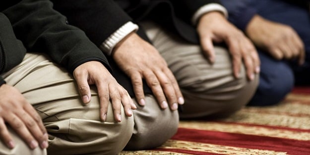 Rektörlükten tehdit: Cemaatle namaz kılarsanız polis çağırırız!