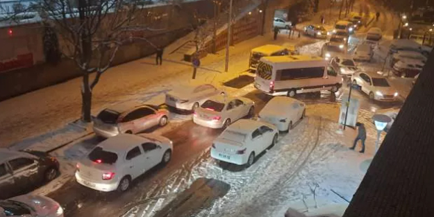 Rektörü istifaya çağırdı birkaç kamyon tuz dökmeyi beceremedi!