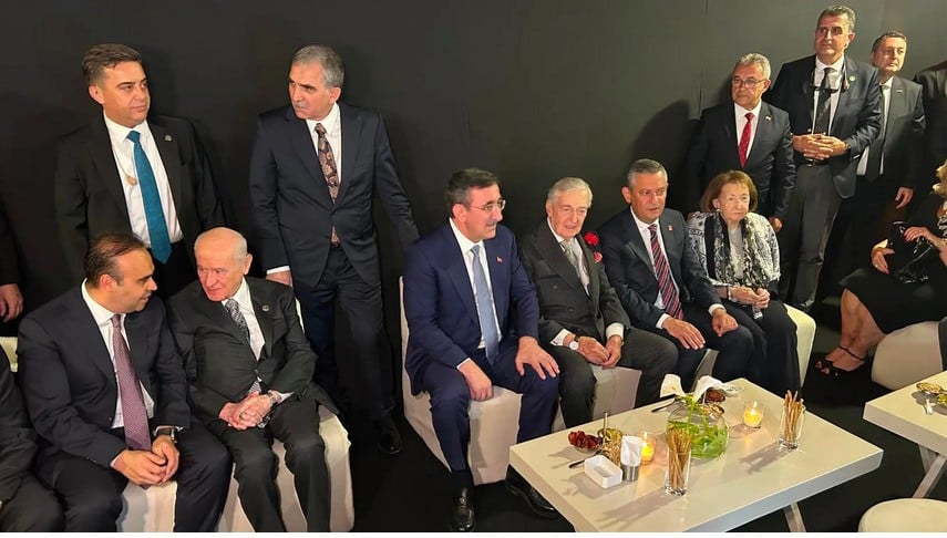 Rengini belli etti! Koç, Özel’den yana tavır koydu