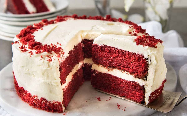Rengiyle dikkat çeken 'Kırmızı Kadife Kek' nasıl yapılır?