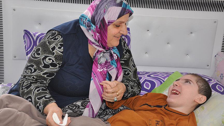 Resepsiyona ailesiyle birlikte gidebilecek